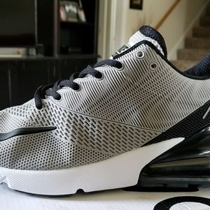 New in the box men's Nike Air Max 270 mans 12